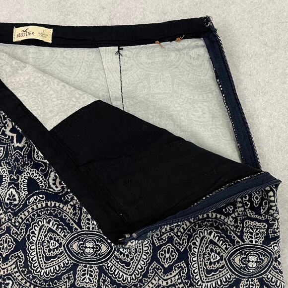 Hollister Skirt Womens Size 1 Navy Blue & White Mini Whimsical Print Pockets - Picture 8 of 11